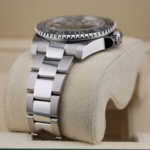 Mid-size vintage dress watch with original dial