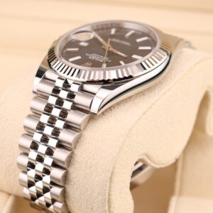 Neo-vintage luxury wristwatch on metal bracelet