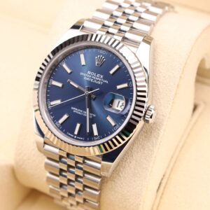 Discontinued diver watch with original bezel