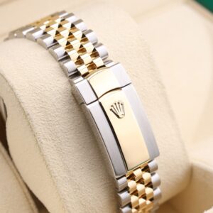Vintage mechanical wristwatch with classic dial