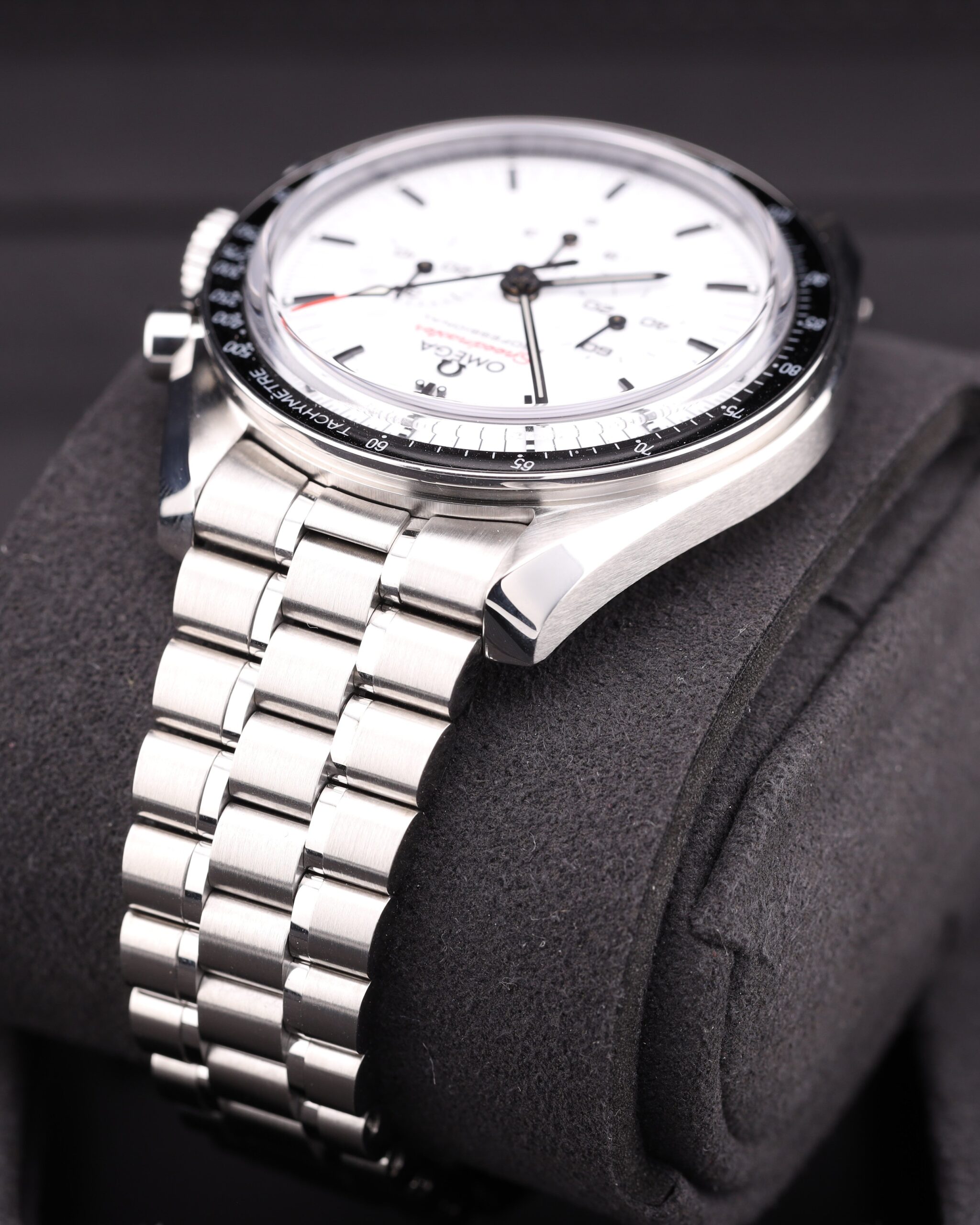 Vintage mechanical wristwatch with leather strap