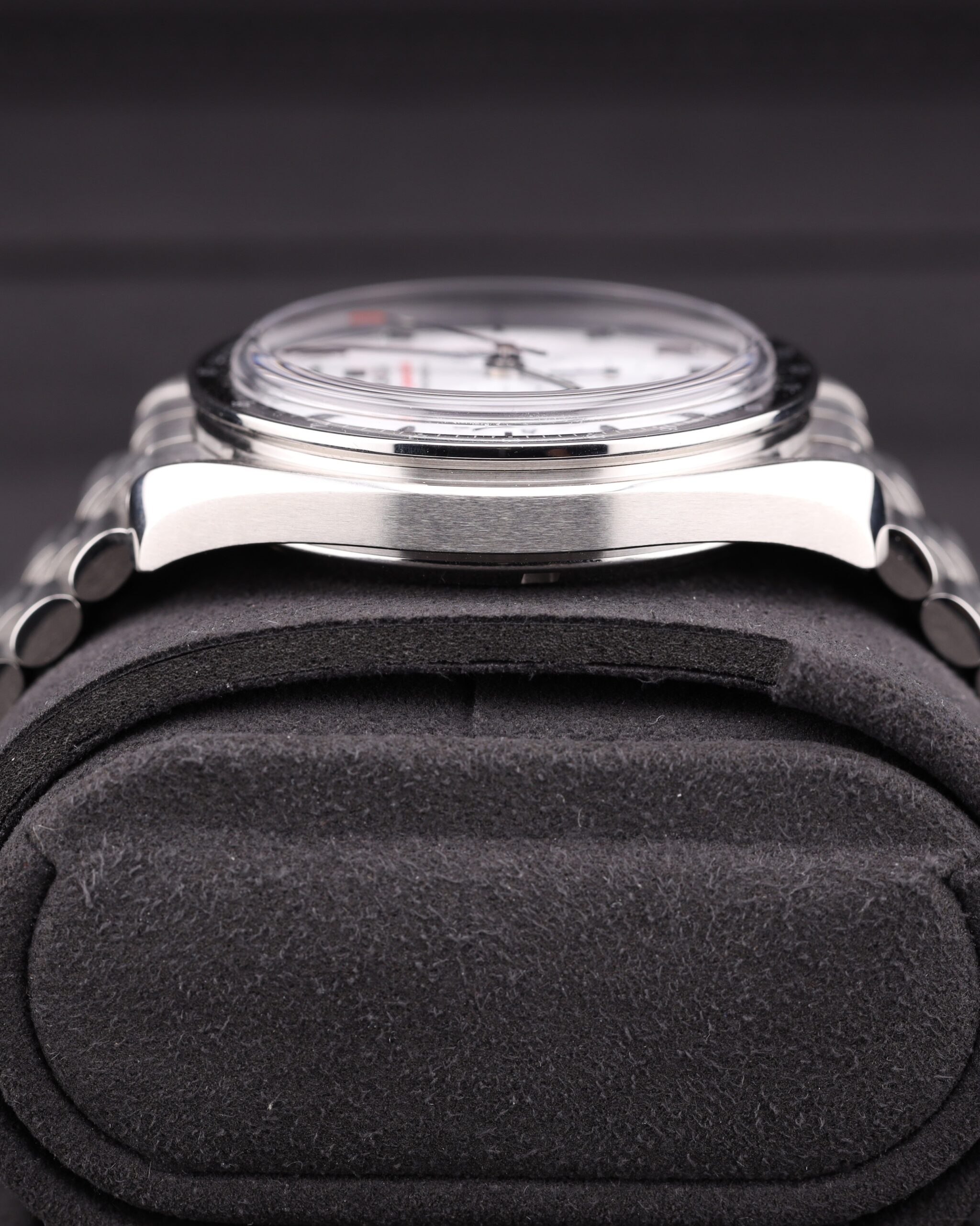 Discontinued sports wristwatch with steel bracelet
