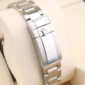Classic vintage dress watch with leather strap
