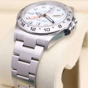 Discontinued sports wristwatch with bold dial