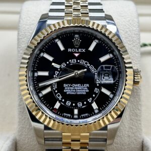 Retro automatic watch with original lume