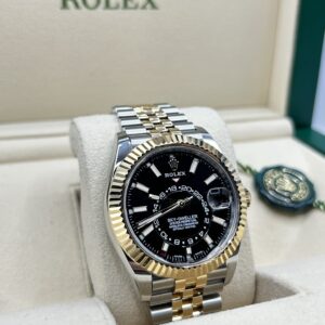 Vintage mechanical wristwatch with patina dial