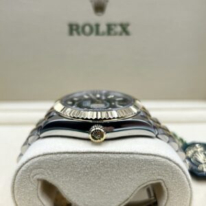 Mid-size vintage dress watch on leather strap