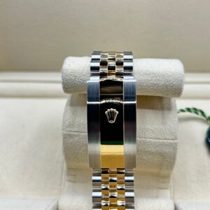 Retro automatic watch with original lume