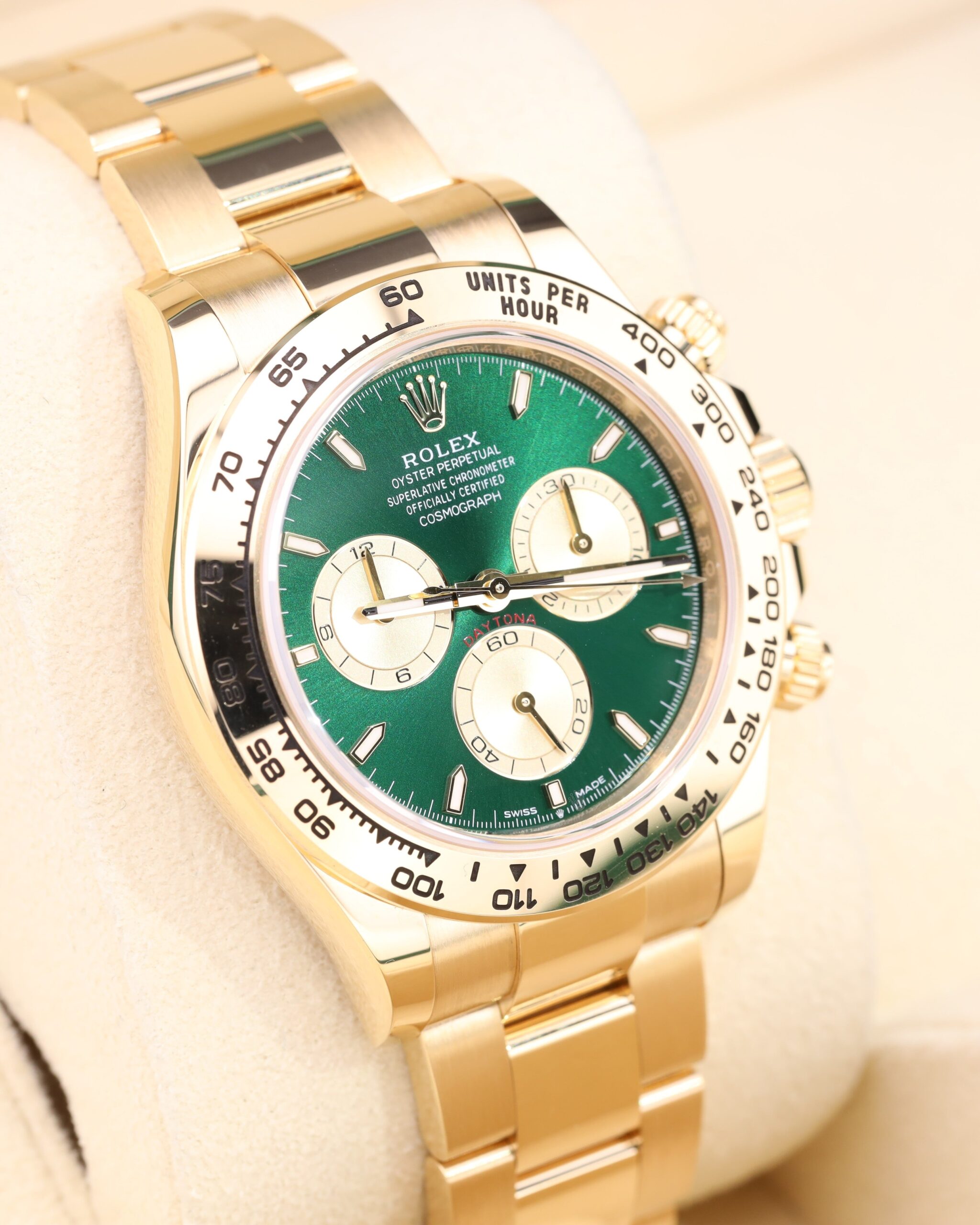 Neo-vintage luxury timepiece with clean dial