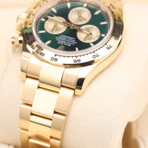 Vintage mechanical wristwatch with classic dial