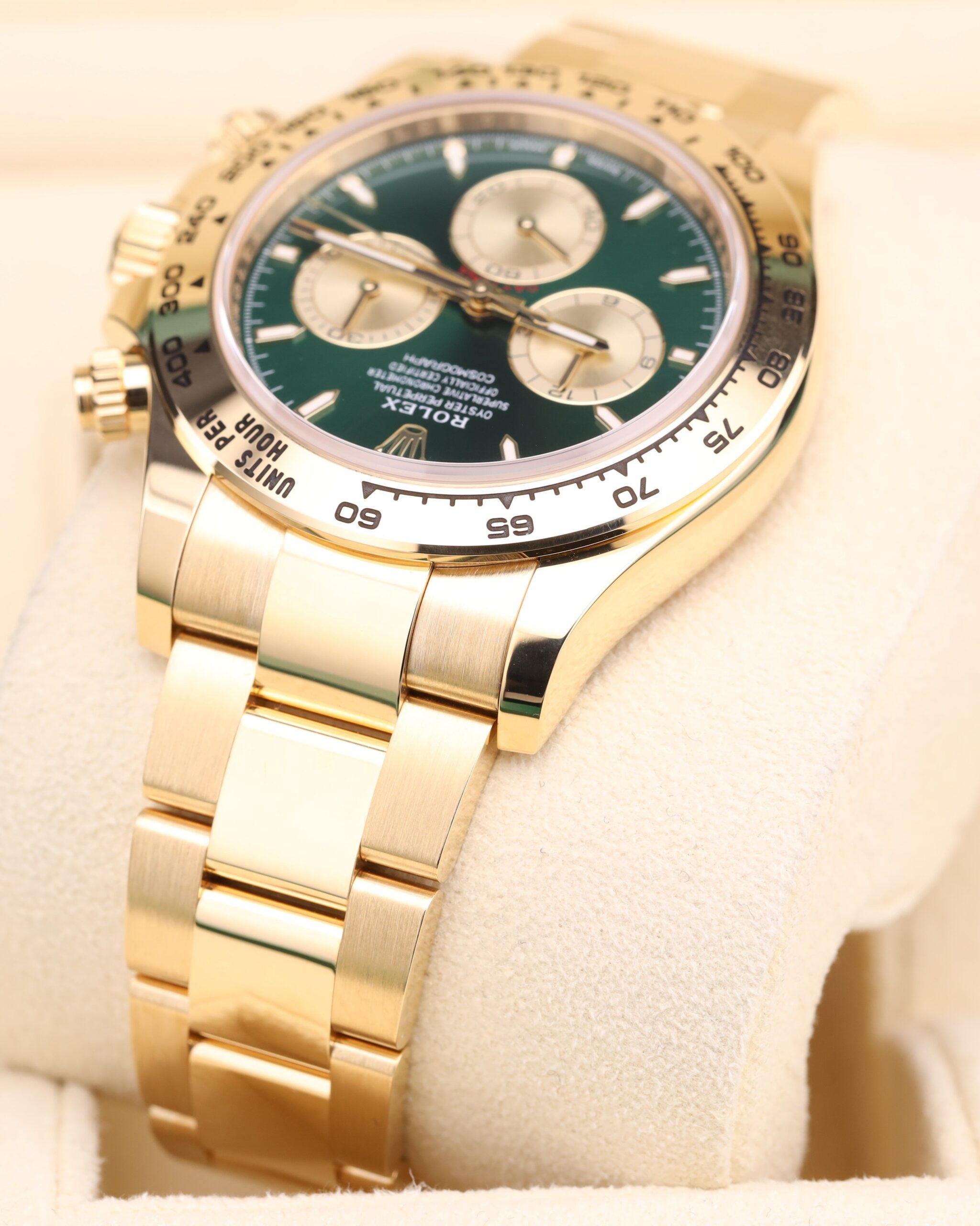 Vintage mechanical wristwatch with classic dial