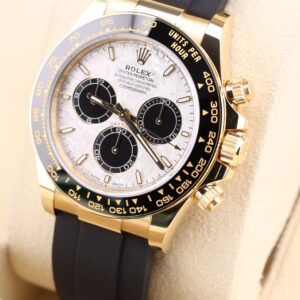 Discontinued sports wristwatch with original bezel
