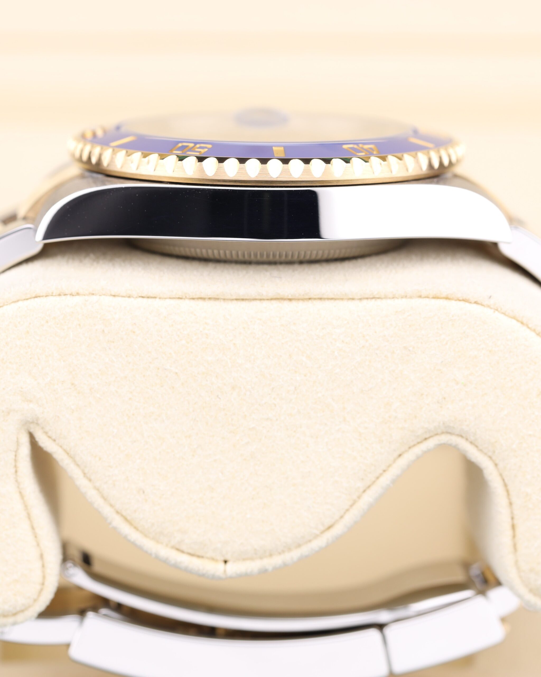 Retro chronograph wristwatch with multiple dials