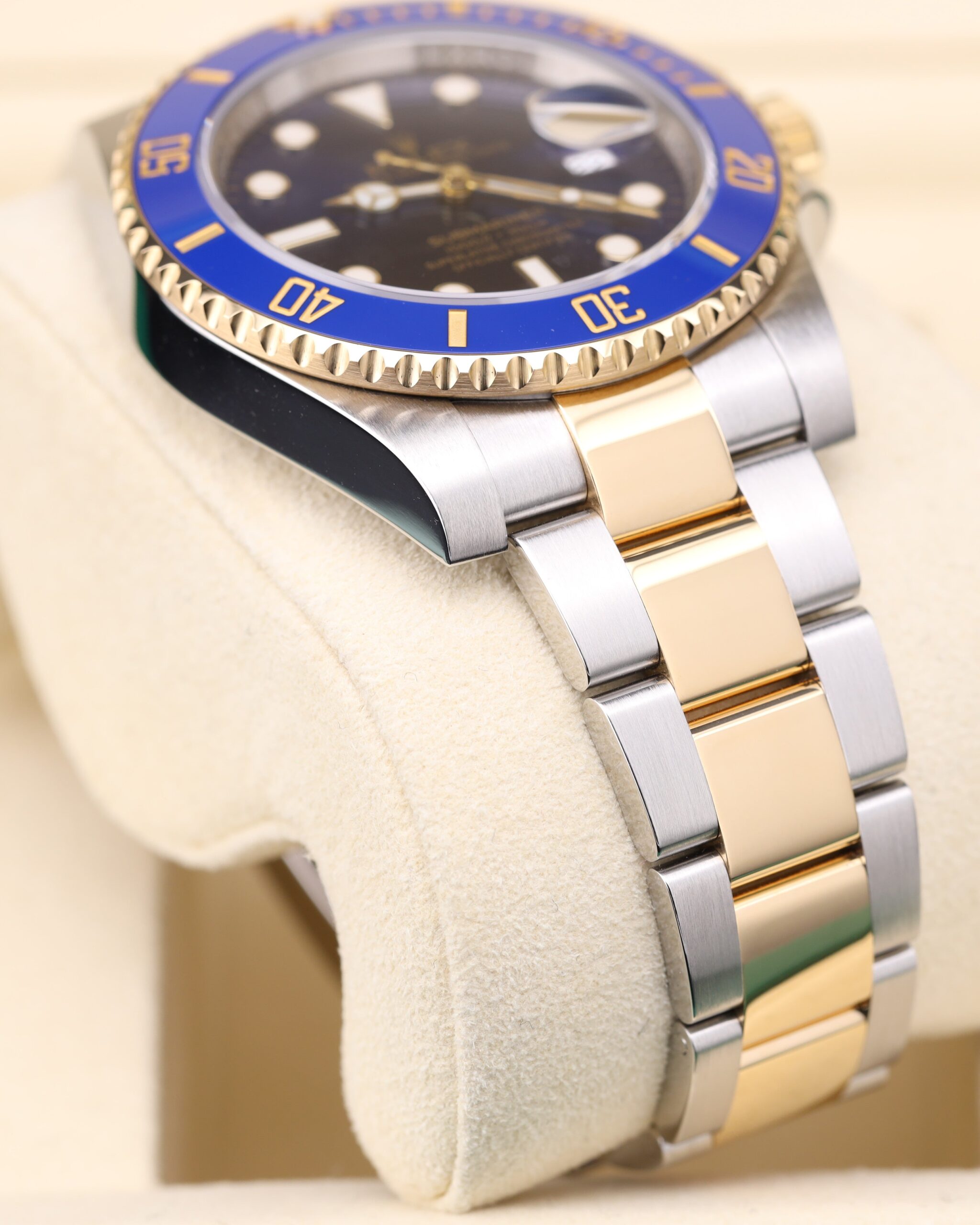 Retro chronograph watch with black dial