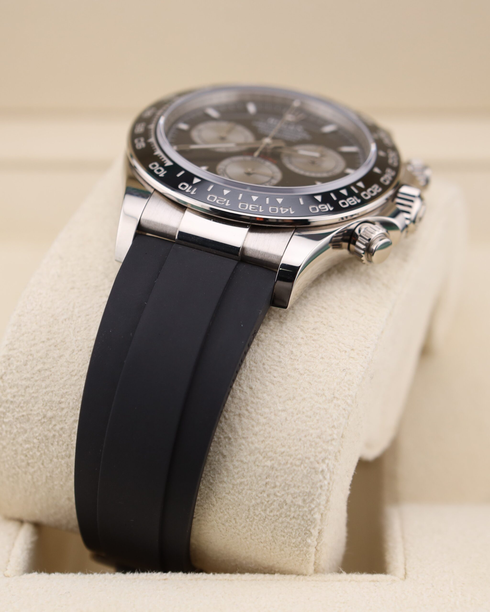 Vintage mechanical wristwatch with leather strap
