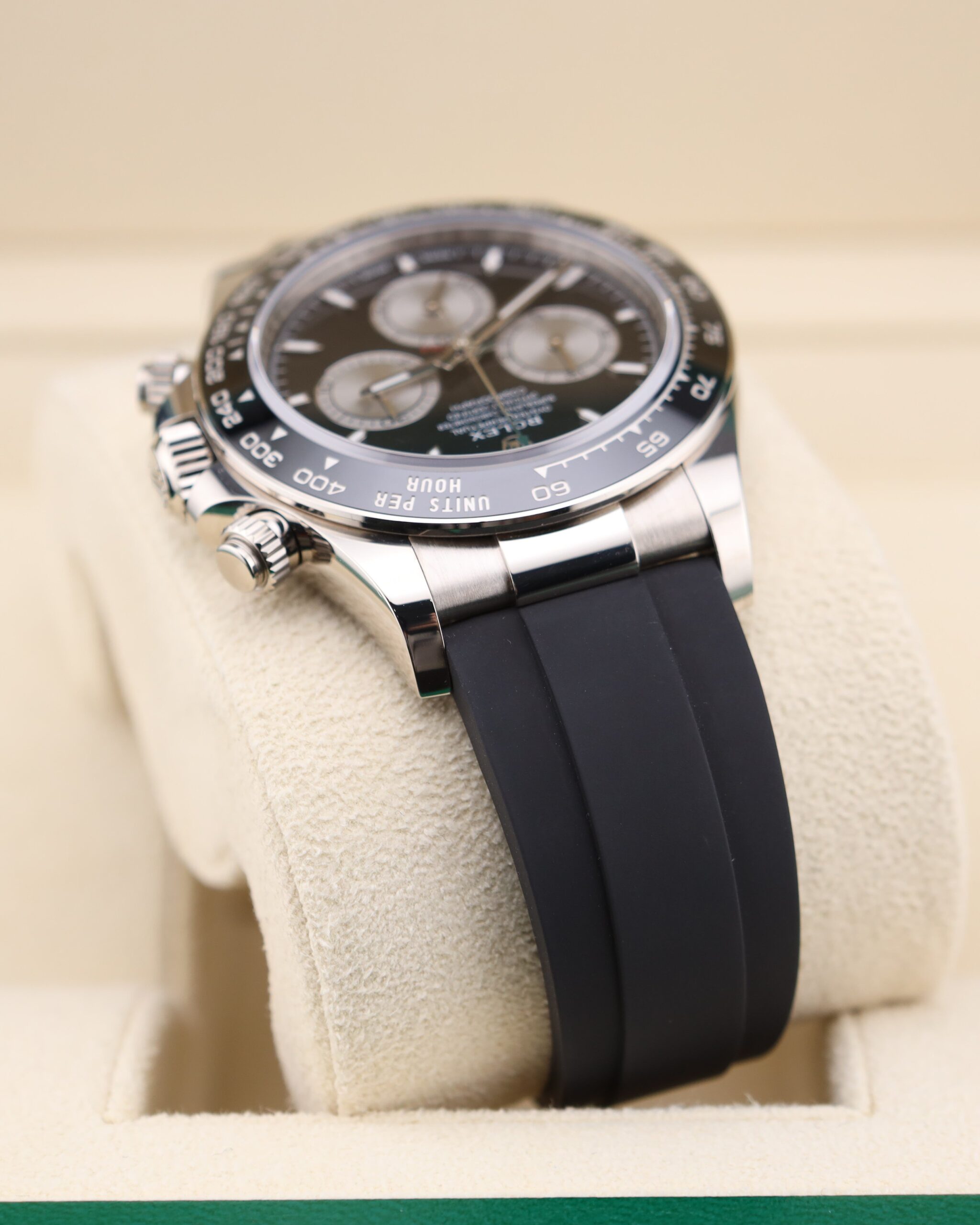 Vintage diver watch with original bezel