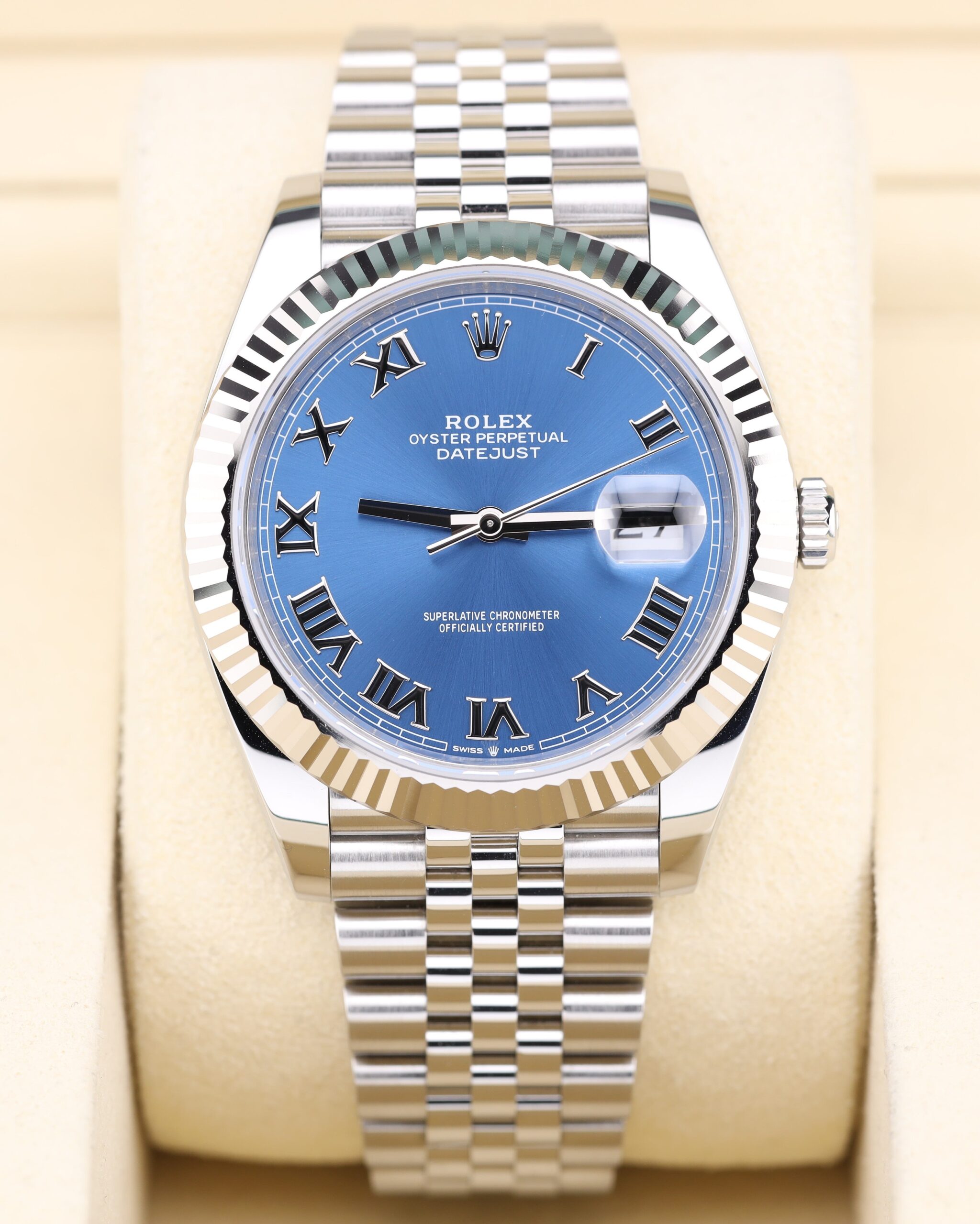 Mid-size vintage dress watch with classic design