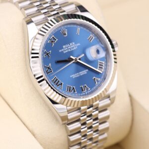 Vintage mechanical wristwatch with patina dial