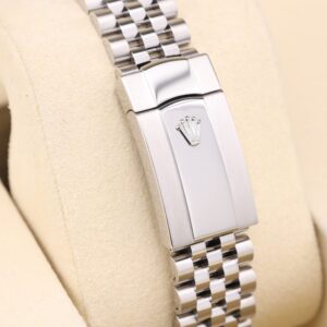 Mid-size vintage dress watch for daily wear