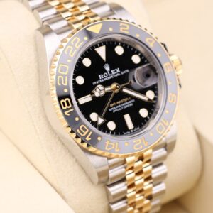 Vintage mechanical wristwatch with classic dial
