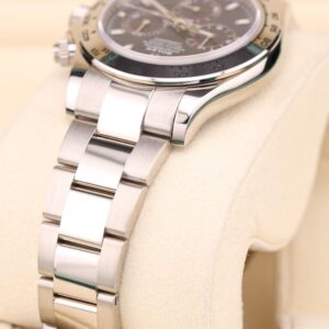 Mid-size vintage diver watch with bezel