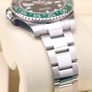 Neo-vintage luxury wristwatch with compact case