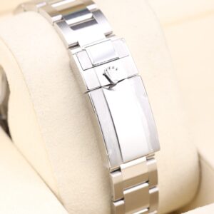 Discontinued diver watch with original bezel