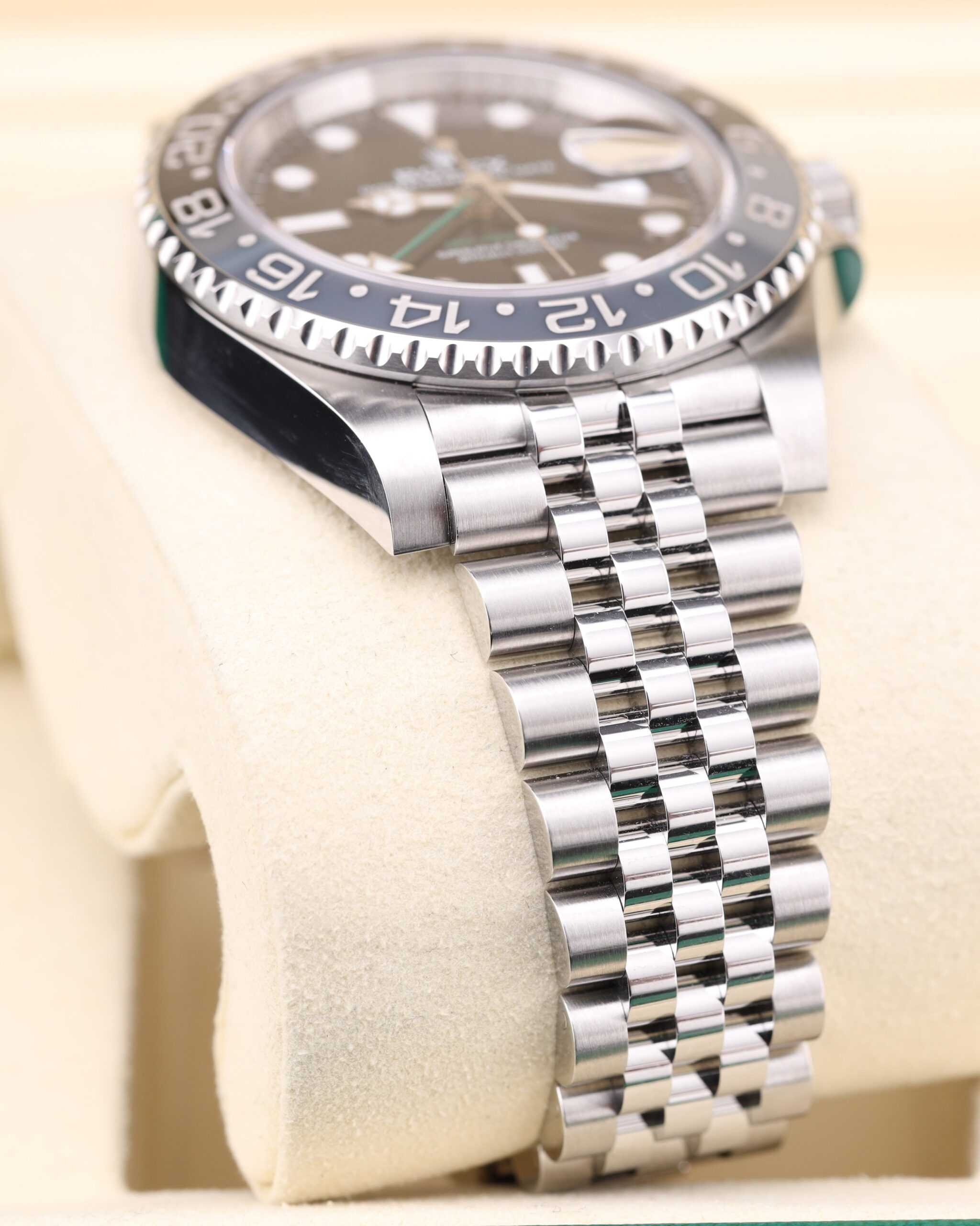 Retro chronograph watch with stainless steel bracelet