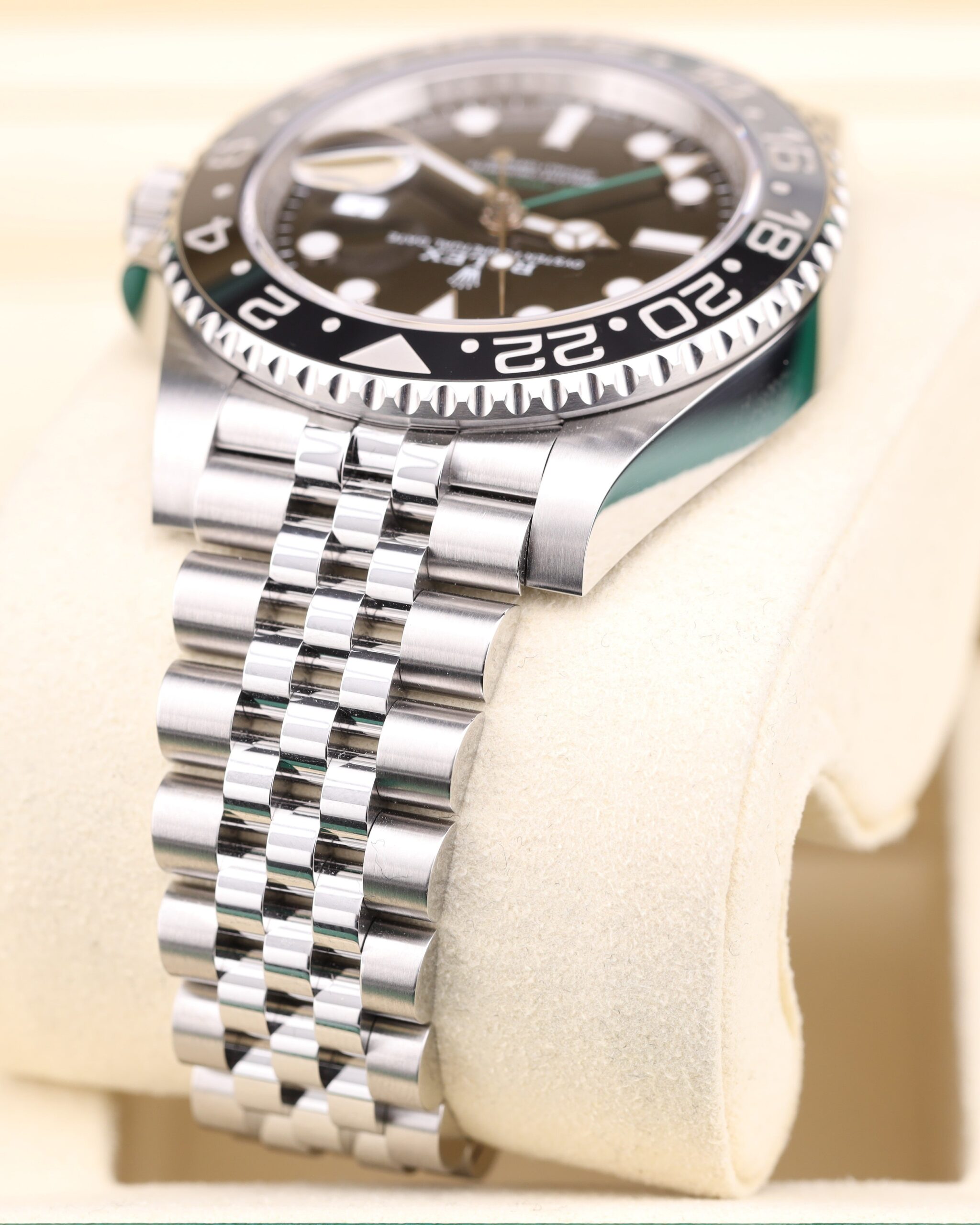 Mid-size vintage dress watch with original movement