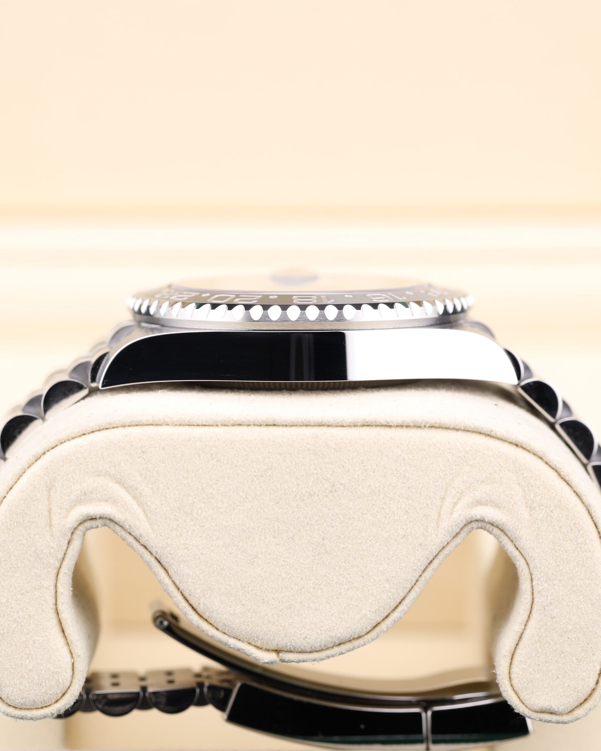 Retro automatic watch with original lume