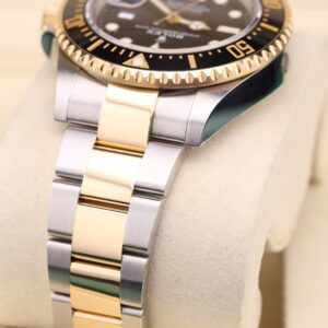 Mid-size vintage dress watch with classic design