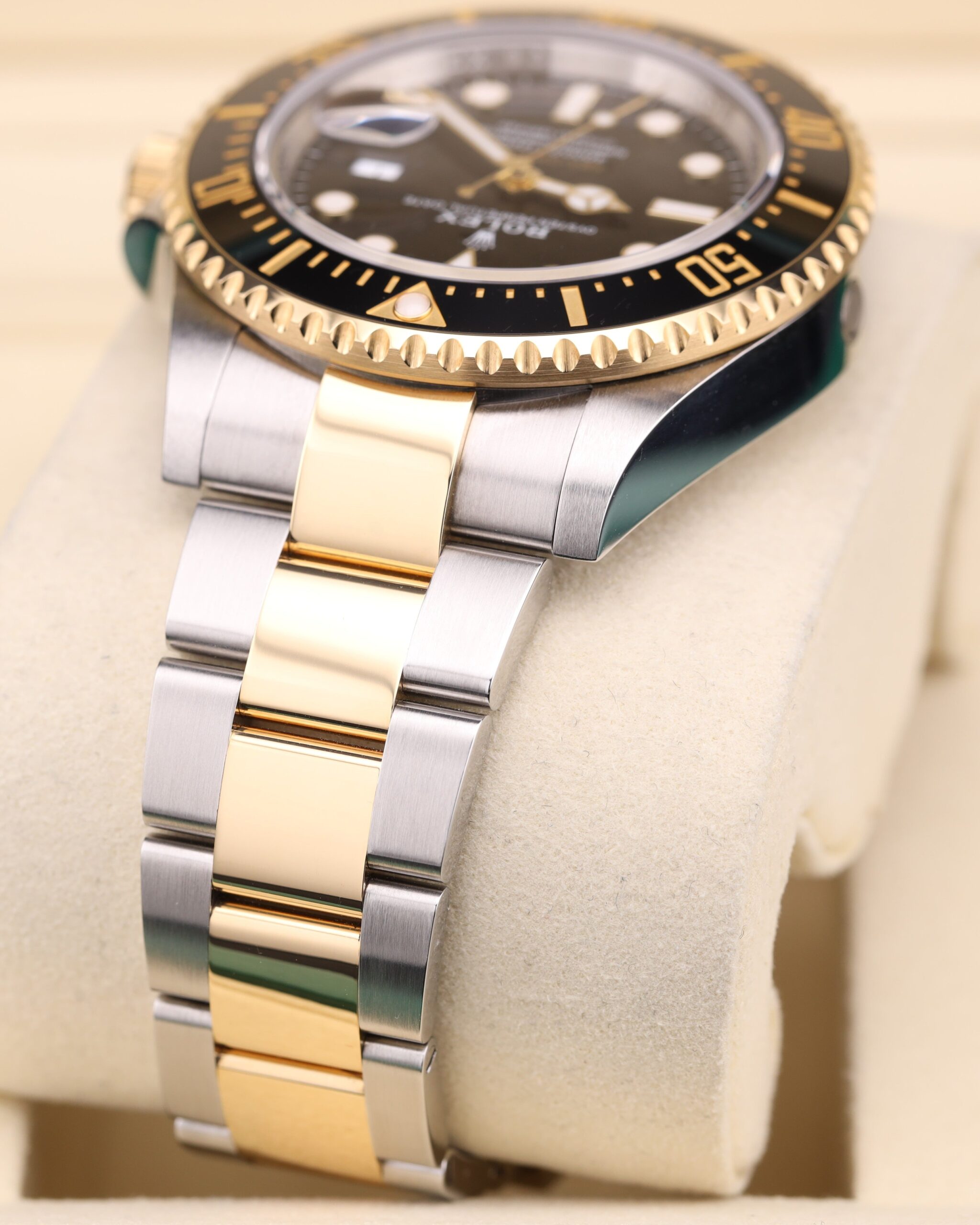 Mid-size vintage dress watch with classic design
