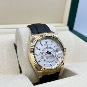 Vintage mechanical wristwatch with patina dial