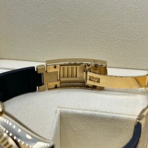 Neo-vintage luxury timepiece with elegant design