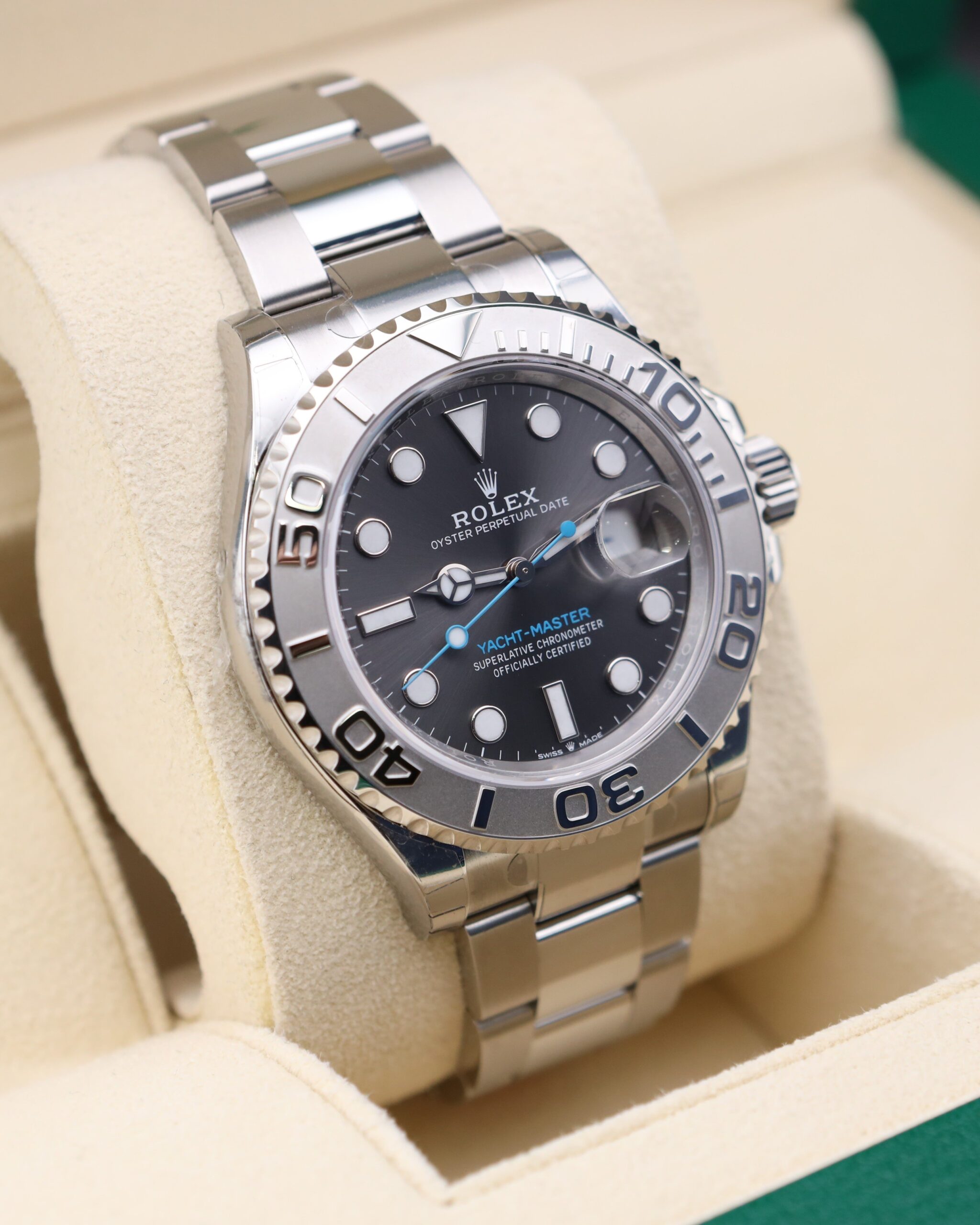 Retro automatic wristwatch with original lume