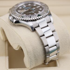 Discontinued vintage diver watch with bezel