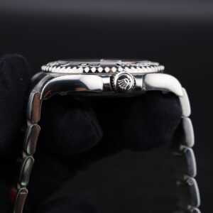 Vintage diver watch with original bezel