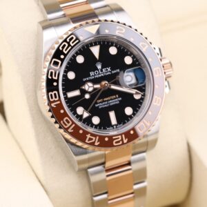 Vintage diver watch with original bezel detail