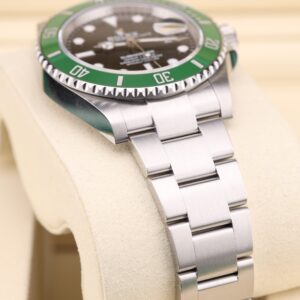 Vintage mechanical wristwatch with classic dial