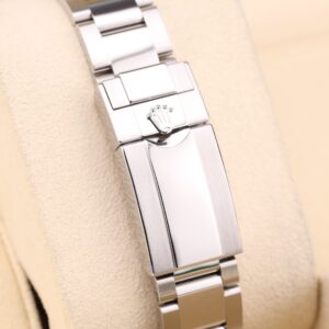 Vintage mechanical wristwatch with classic dial