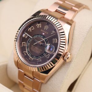 Discontinued sports wristwatch with bold bezel