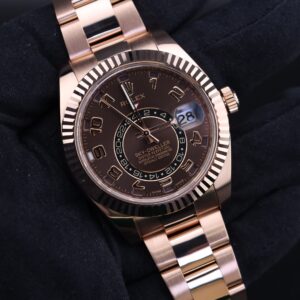 Retro automatic watch with original lume