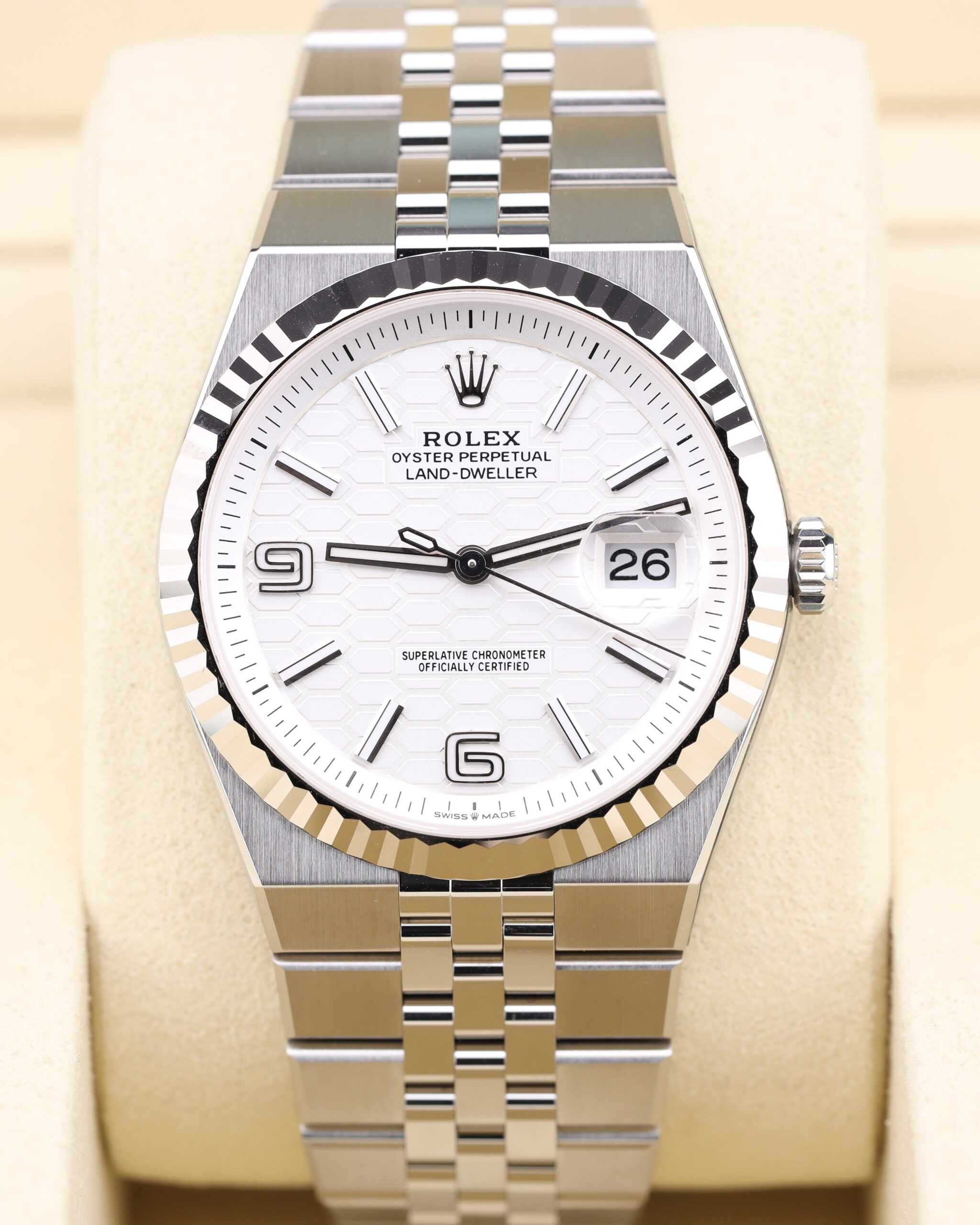 Pre-owned retro collectible watch with stainless steel case