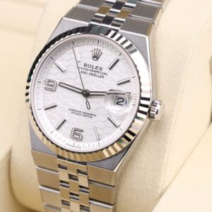 Rare discontinued sports wristwatch with original bezel