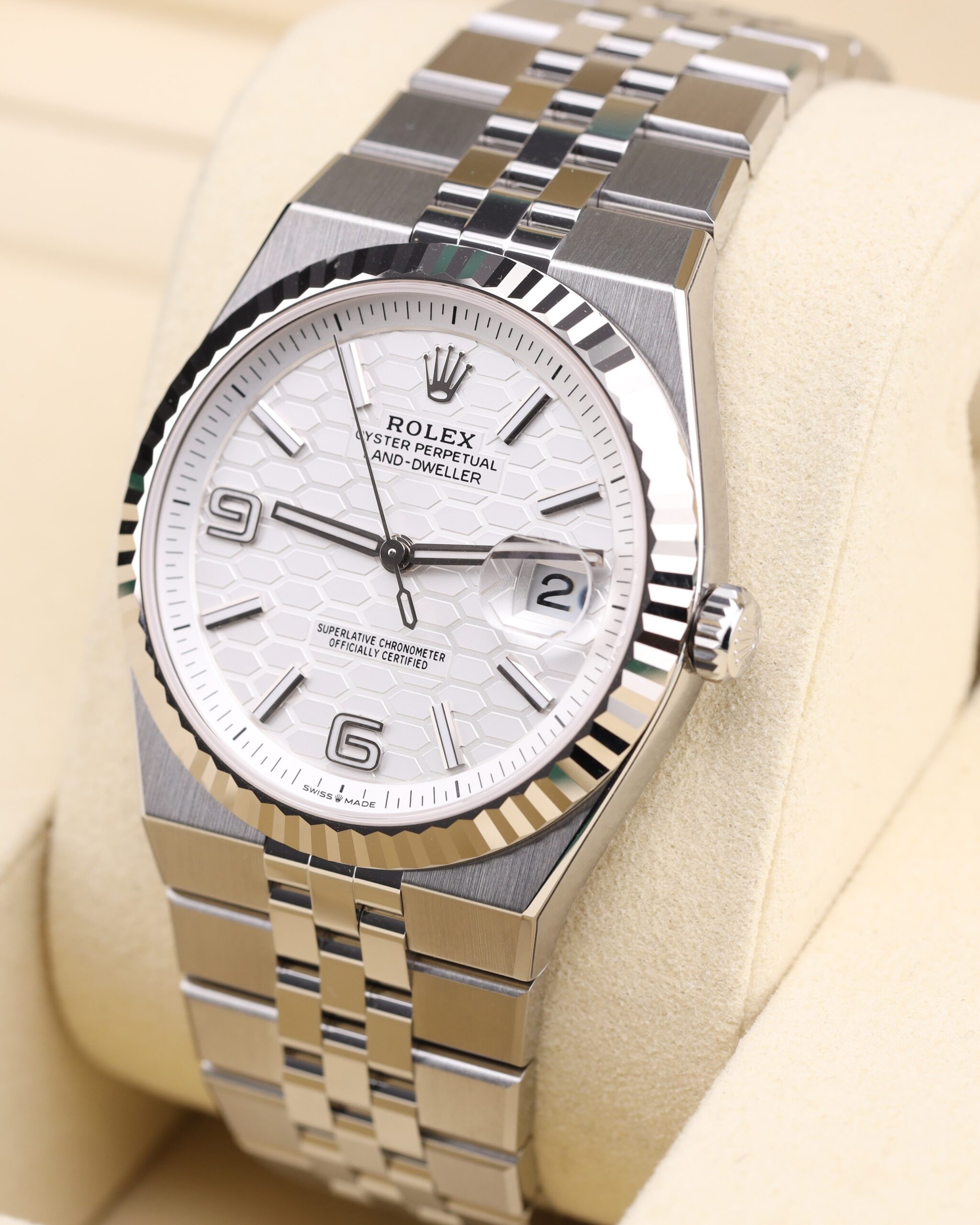 Rare discontinued sports wristwatch with original bezel