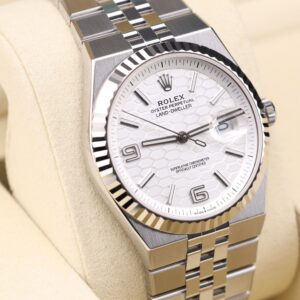 Neo-vintage luxury chronograph wristwatch
