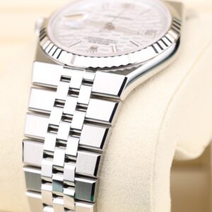 Vintage mechanical wristwatch with classic dial