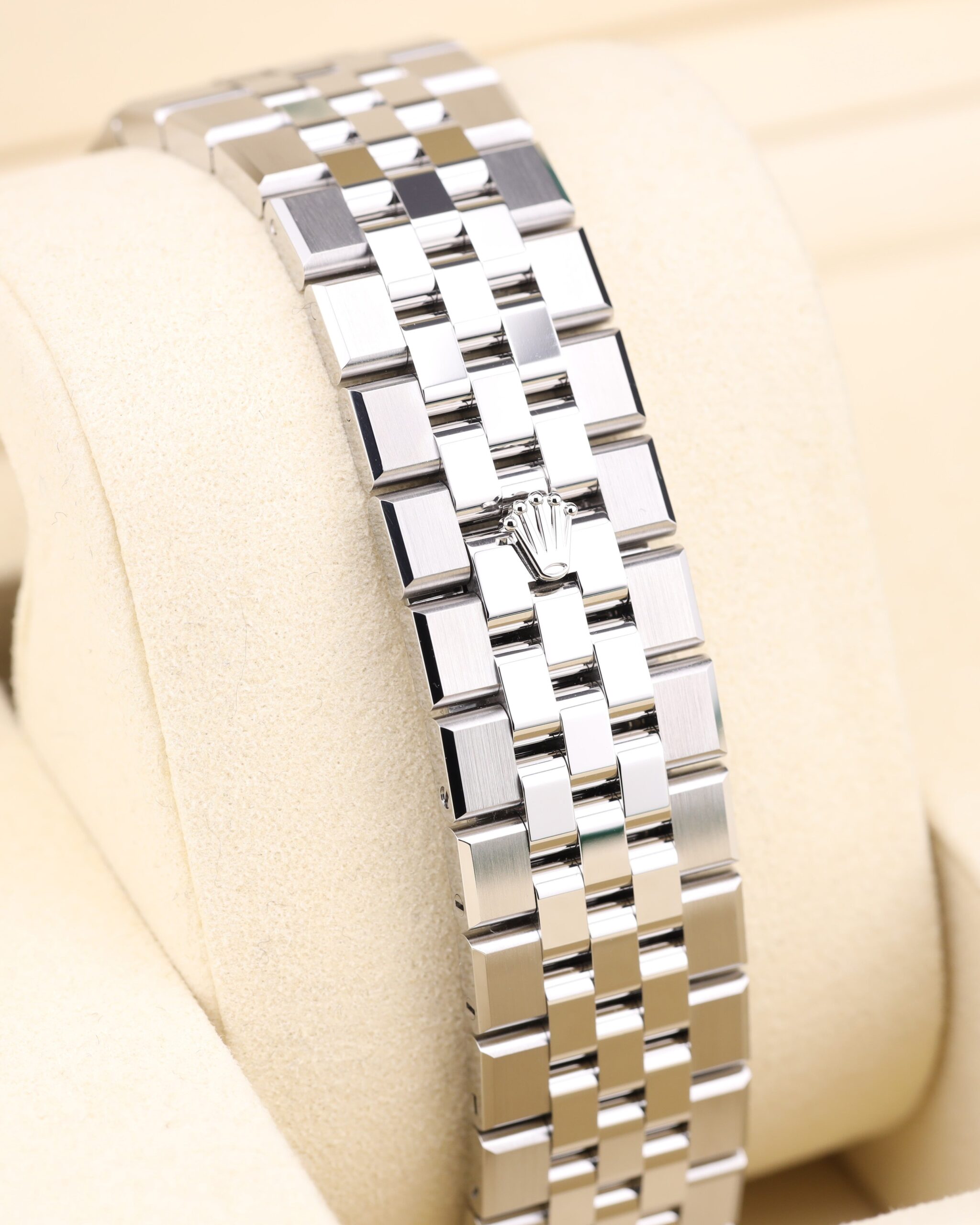 Discontinued mid-size vintage dress watch