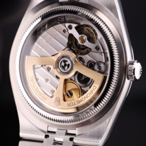 Retro automatic watch with original lume