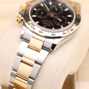 Vintage dress watch with compact case